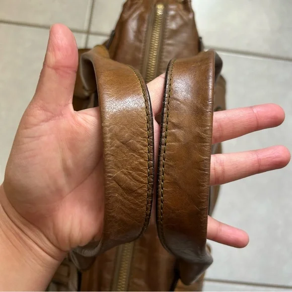 Chloé Bay leather tote bag in a distressed brown color - Picture 9 of 16